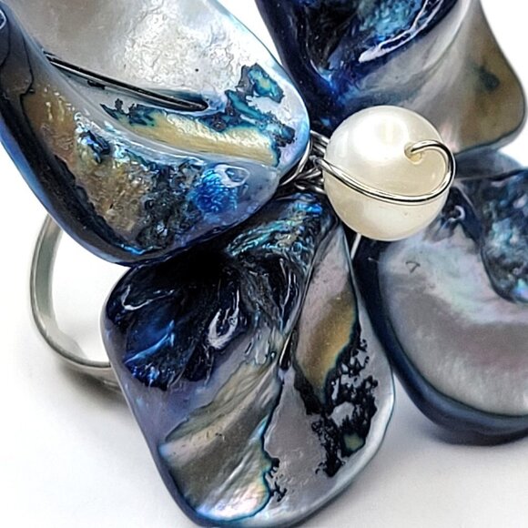 Blue and White Sea Shell Freshwater Pearl Bead Asymmetric Flower Adjustable Ring - Picture 3 of 10
